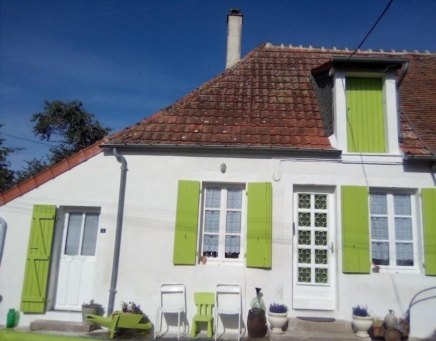 Maison Face A L'Etang Precy Экстерьер фото